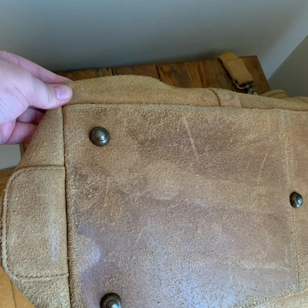 Vtg Le Donne SuedeLeather Bag Travel Shoulder Duffel Bag Tan strap Weathered Lg